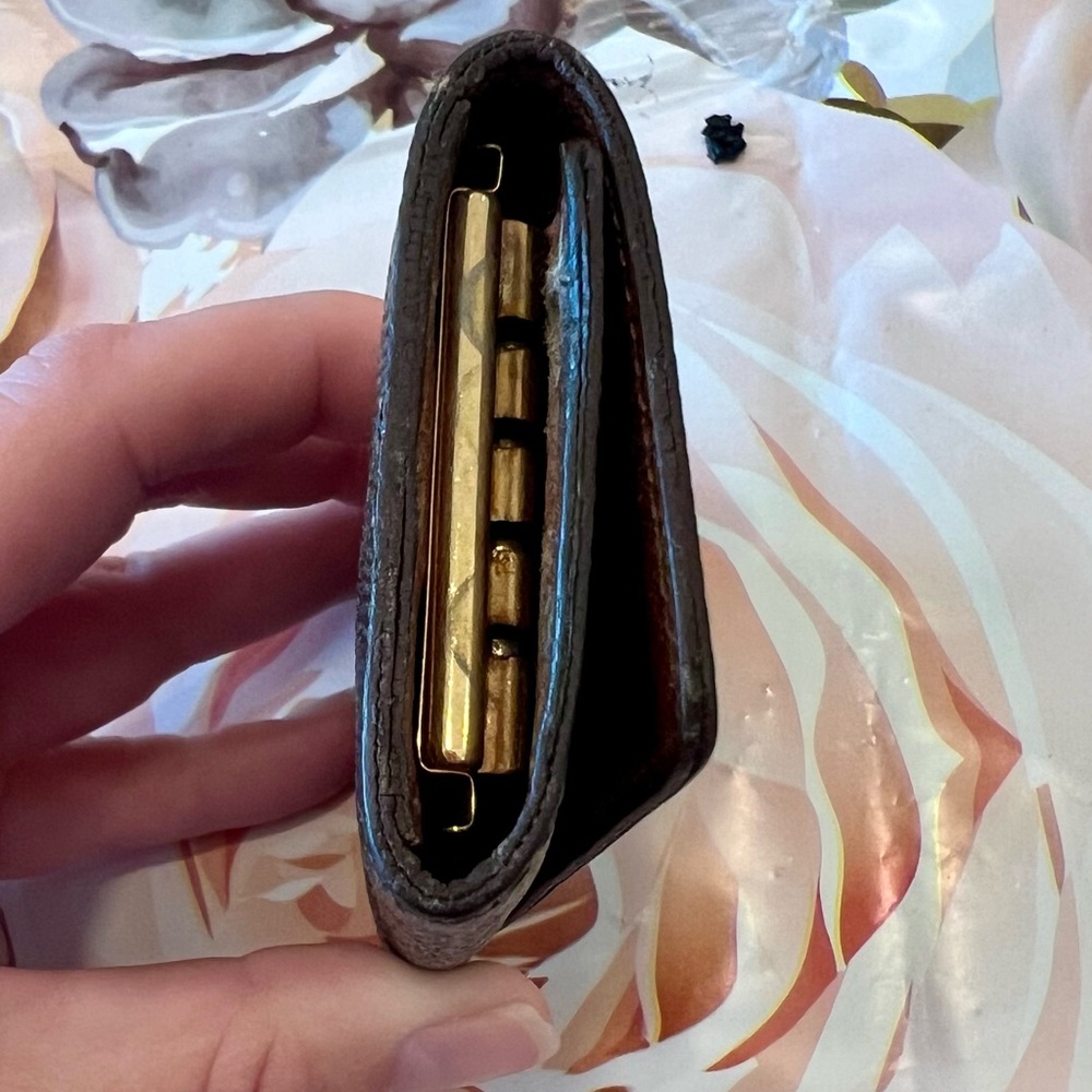 Louis Vuitton Monogram 4 Key Case - Picture 3 of 7